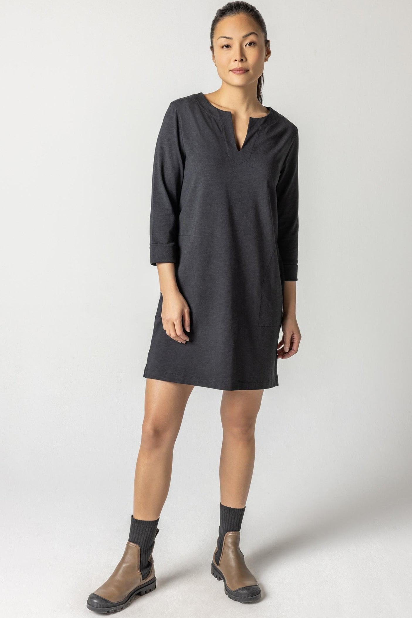 3/4 SLEEVE SPLIT NECK DRESS - LILLA P