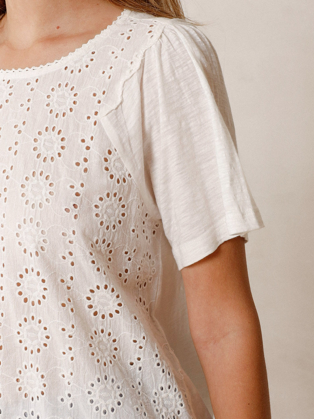 EYELET FRONT TEE - INDI&COLD