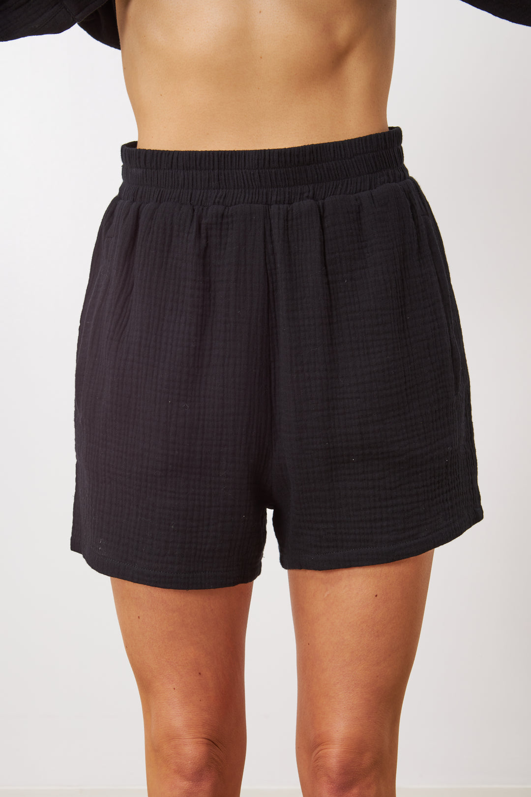 MILA SHORTS (CAVIAR) - LINE