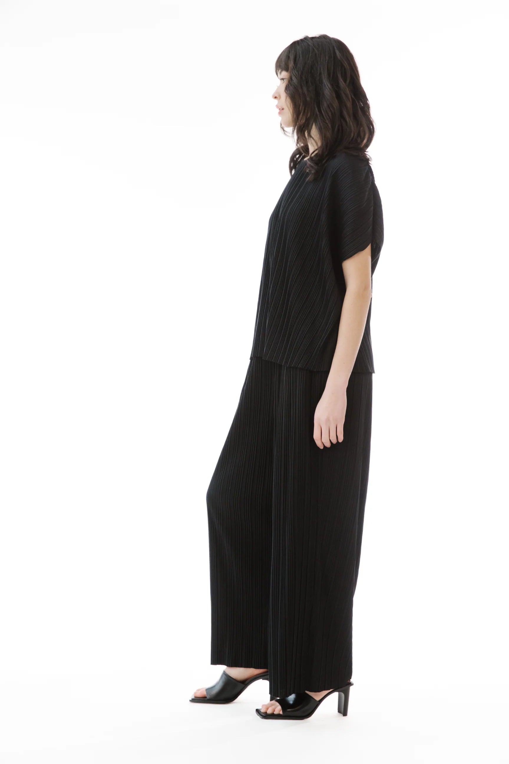 SIDE PLEATED WIDE TROUSERS / BLACK-